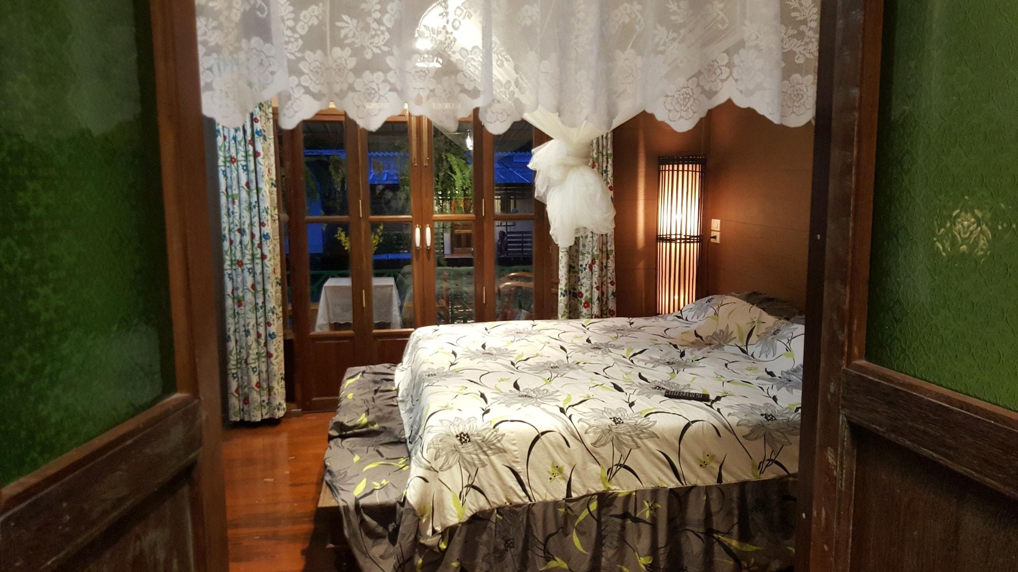 Bangluang House Hotel Bangkok Bagian luar foto