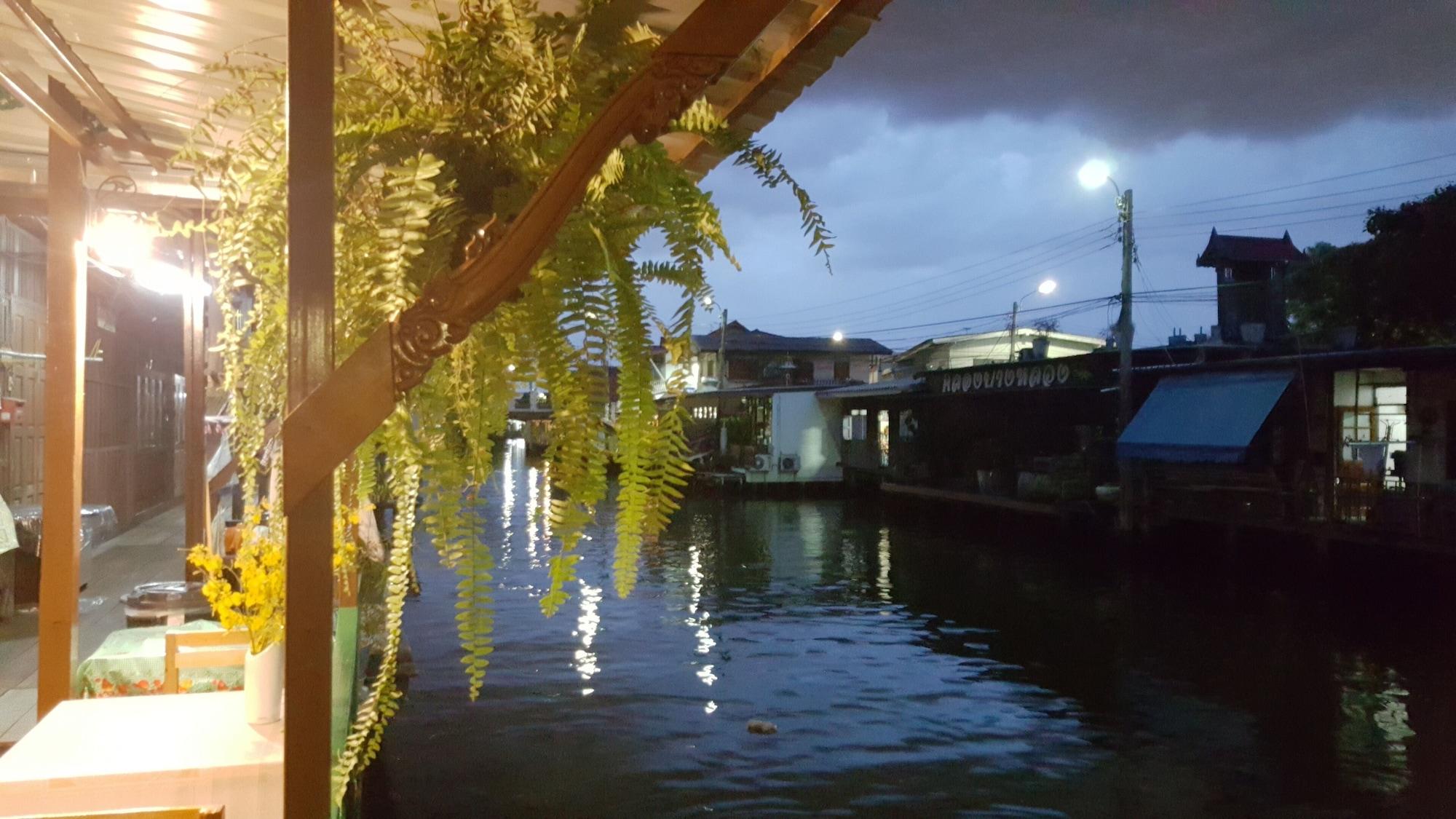 Bangluang House Hotel Bangkok Bagian luar foto