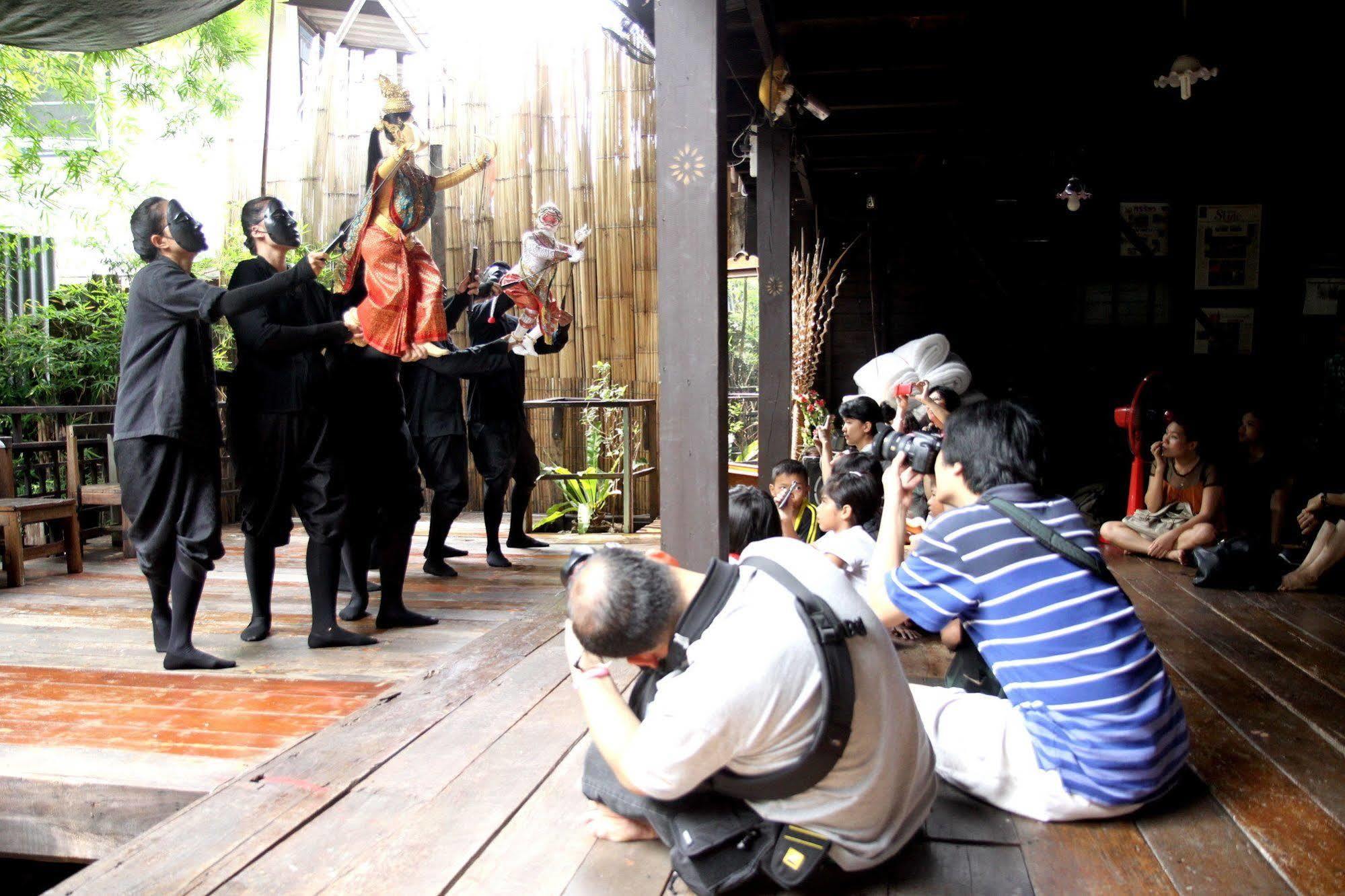Bangluang House Hotel Bangkok Bagian luar foto