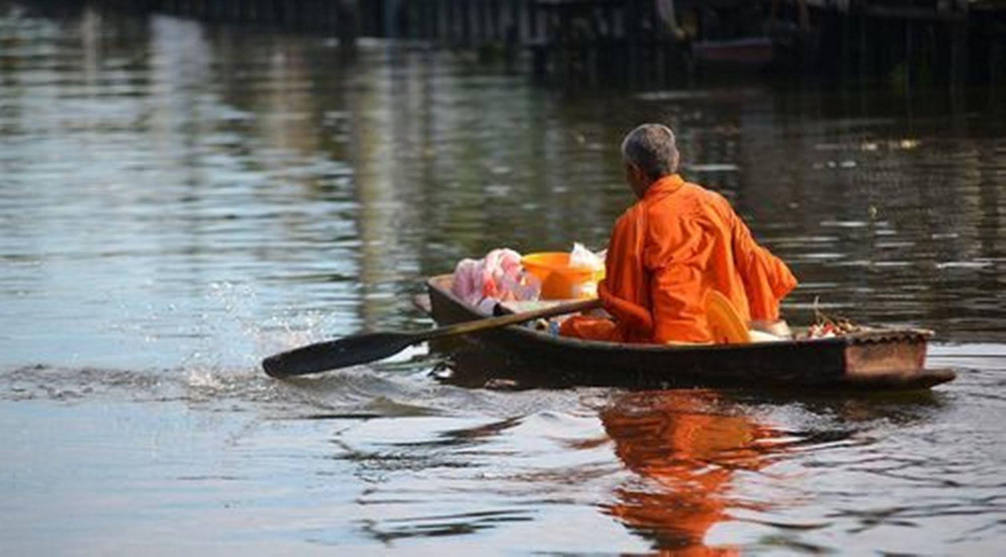 Bangluang House Hotel Bangkok Bagian luar foto