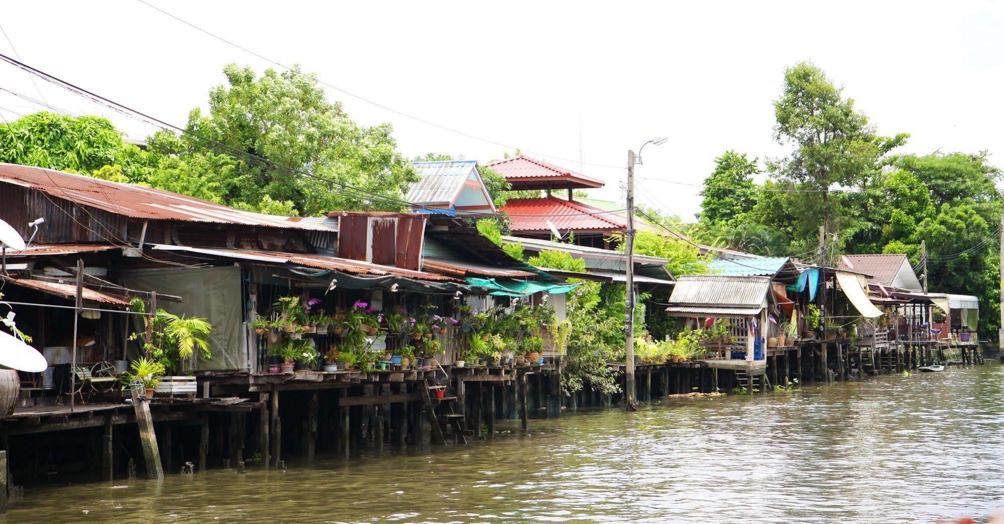 Bangluang House Hotel Bangkok Bagian luar foto