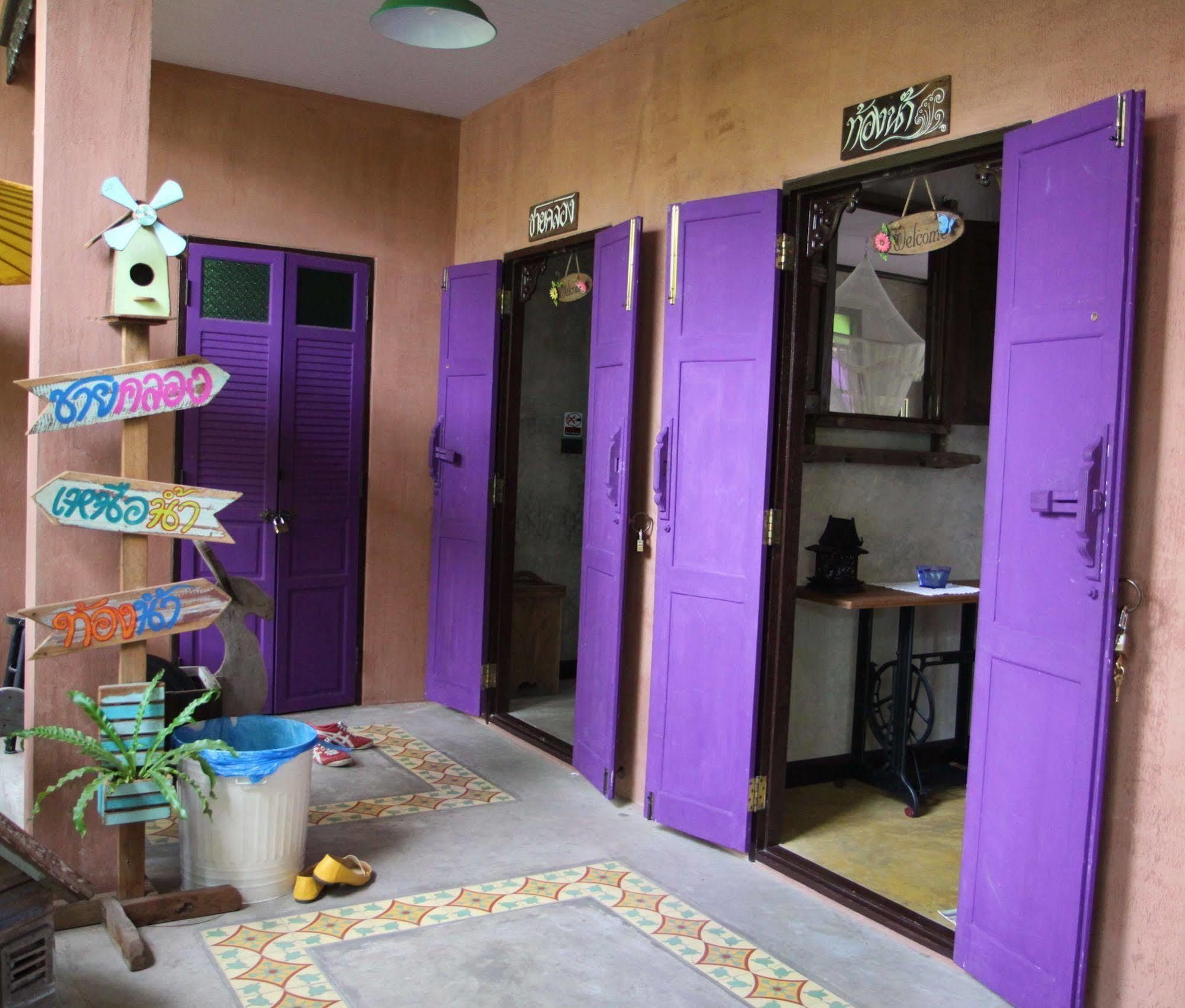 Bangluang House Hotel Bangkok Bagian luar foto