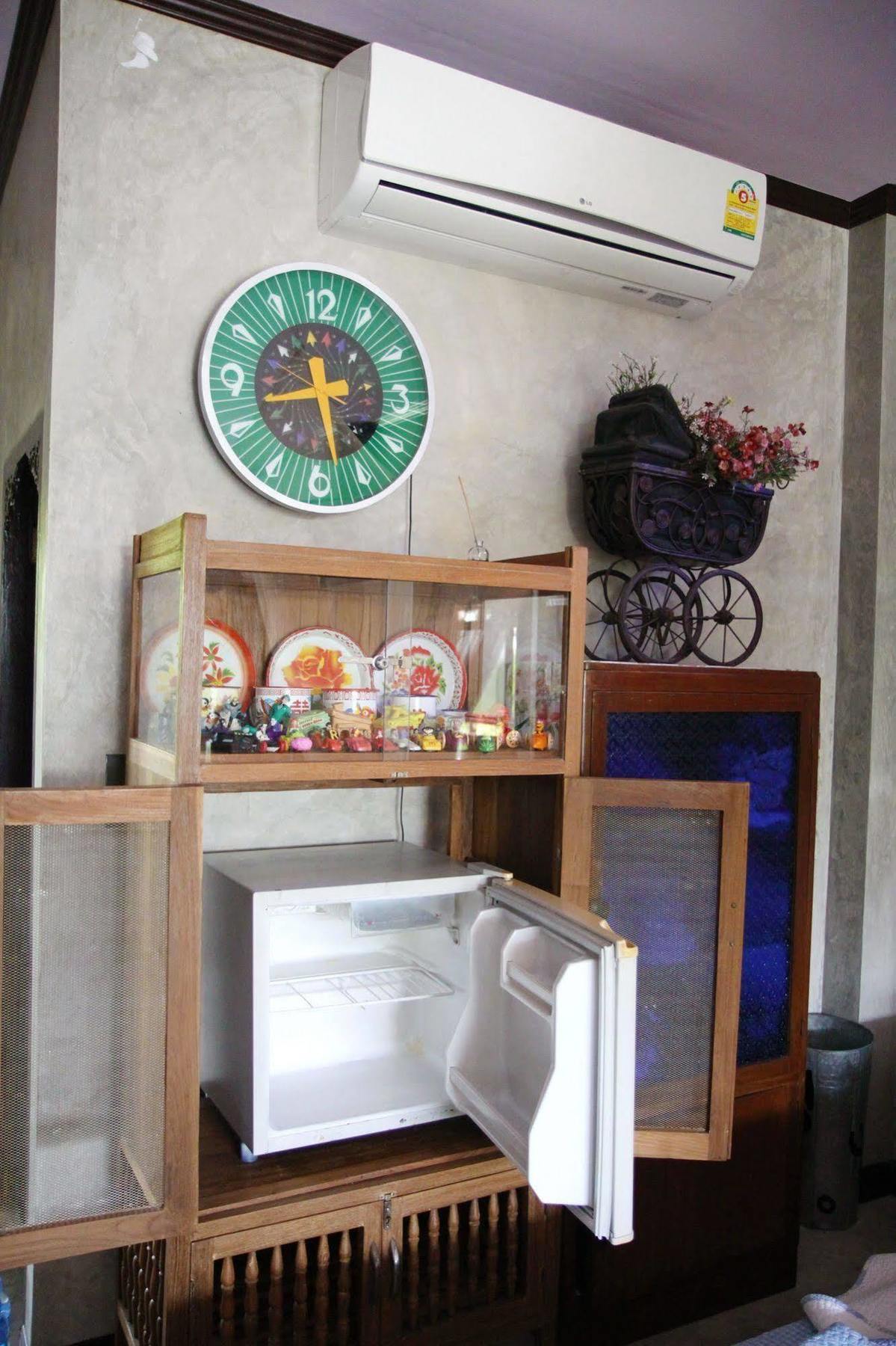 Bangluang House Hotel Bangkok Bagian luar foto