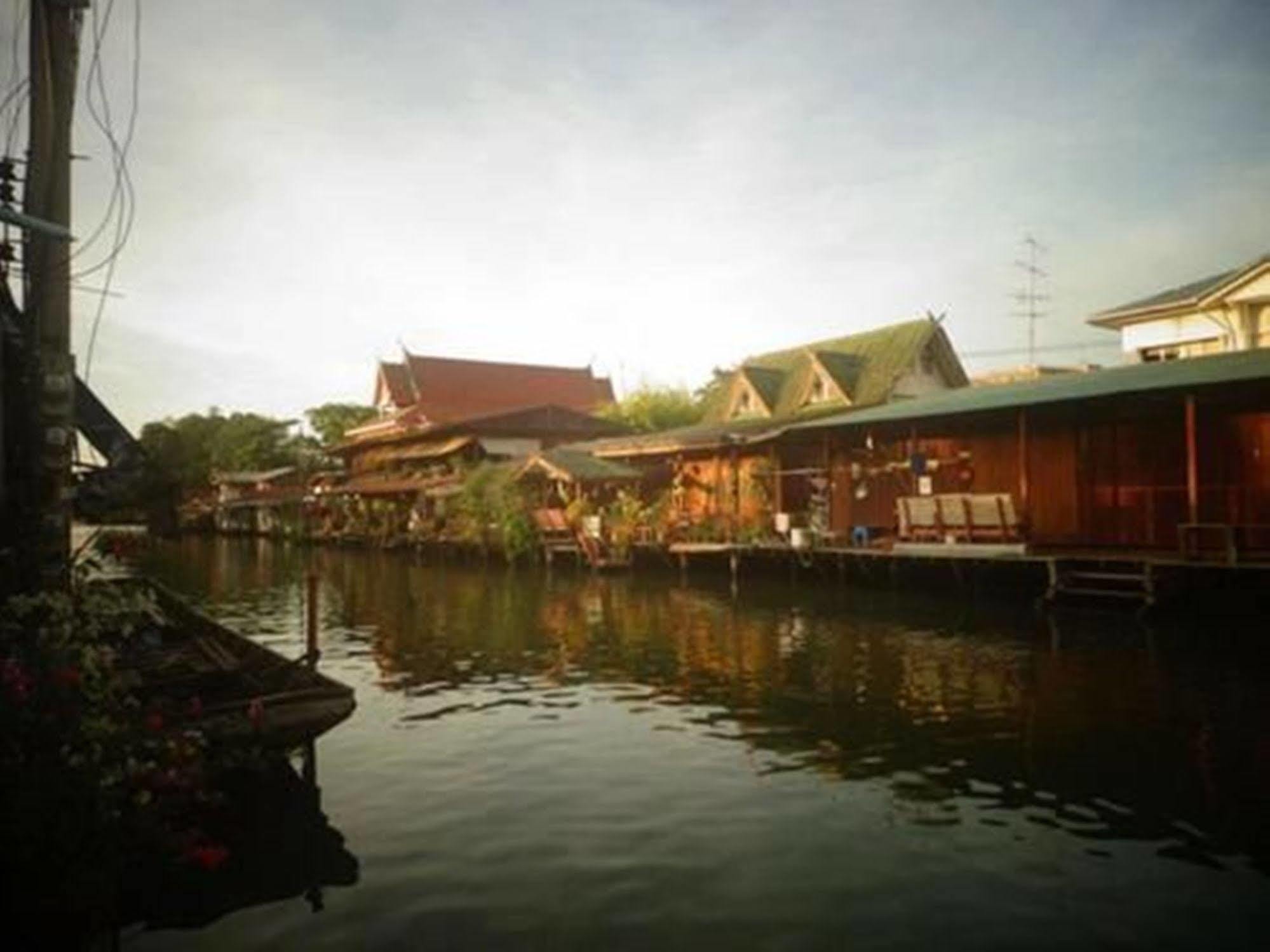 Bangluang House Hotel Bangkok Bagian luar foto